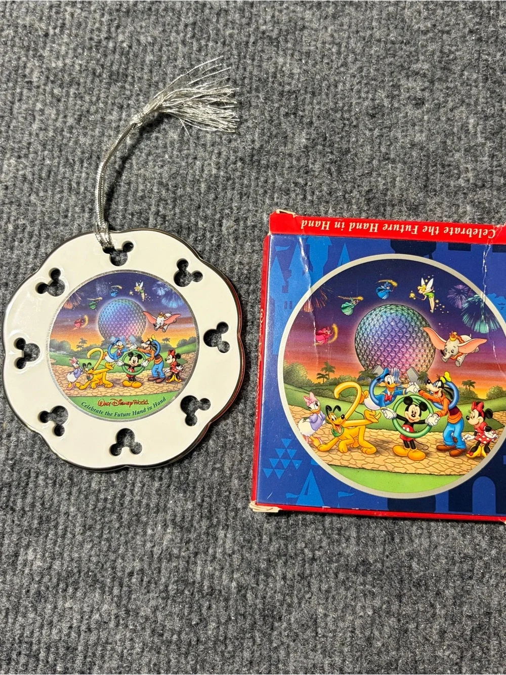 Walt Disney World EPCOT 2000 “Celebrate the Future Hand in Hand” ceramic ornamen